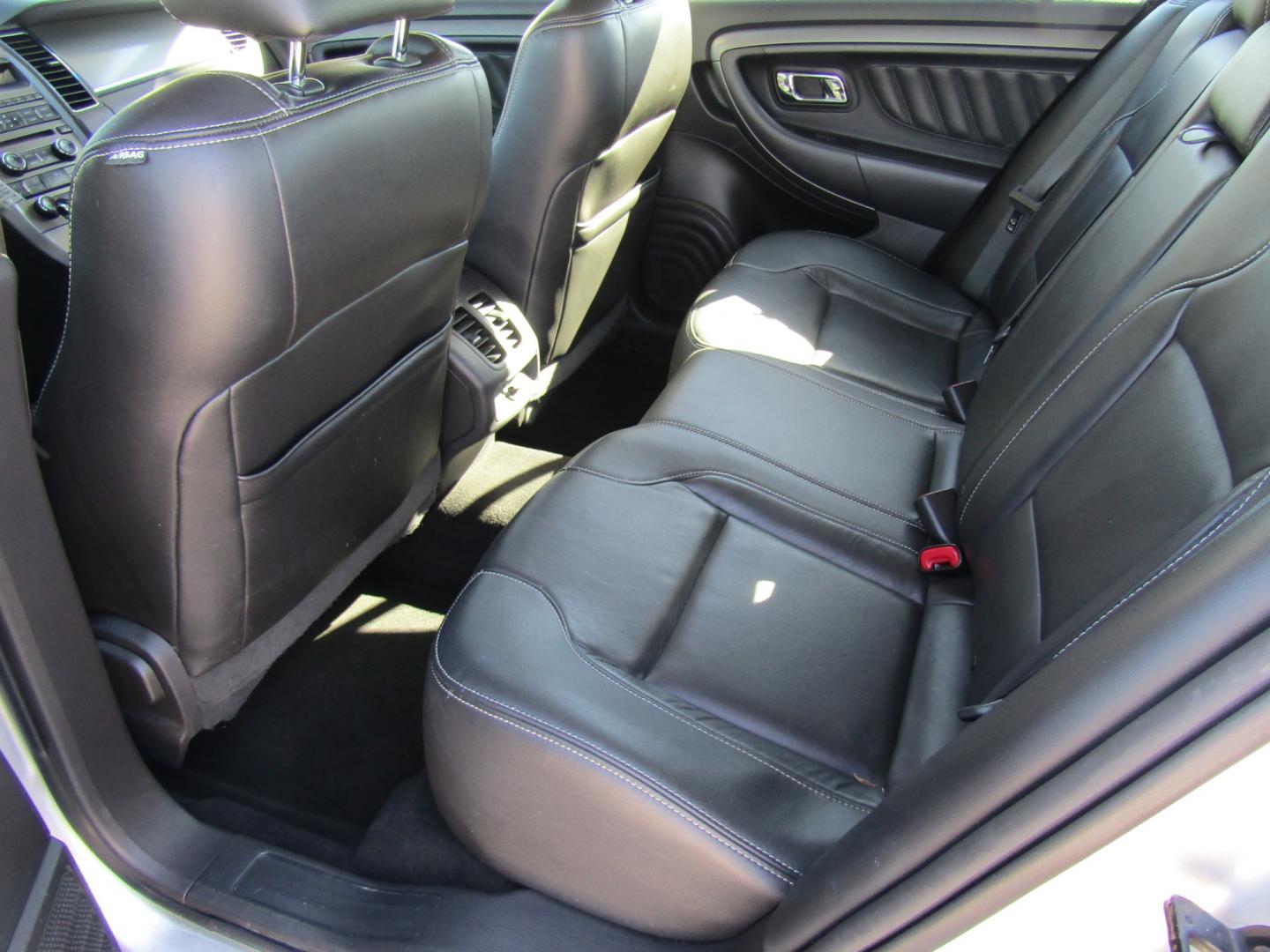 2012 Silver /Gray Ford Taurus (1FAHP2EW7CG) , Automatic transmission, located at 15016 S Hwy 231, Midland City, AL, 36350, (334) 983-3001, 31.306210, -85.495277 - Photo#4
